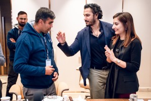 गोल्याण ग्रुपलाई उचाईमा लग्दै अक्षय,  ‘वार्ता’ शैलीकाे चर्चा