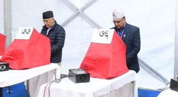 ओली र पोखरेलले भोट हालेर सुरु गरे मतदान