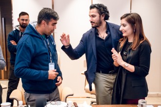 गोल्याण ग्रुपलाई उचाईमा लग्दै अक्षय,  ‘वार्ता’ शैलीकाे चर्चा