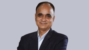 मुख्यमन्त्री कँडेलले किन खेपिरहेका छन् आलोचना ?